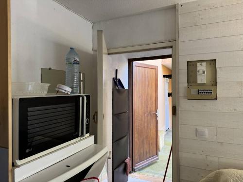 One-Bedroom Apartment with Terrace image 4