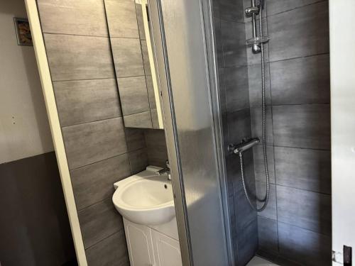 One-Bedroom Apartment with Terrace image 3