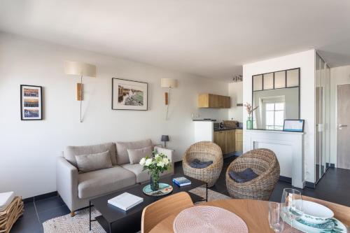 One-Bedroom Apartment image 10