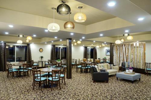 Pomeroy Inn and Suites Vermilion