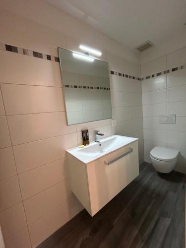 Bathroom, Moderno appartamento a Tenero in Tenero-Contra