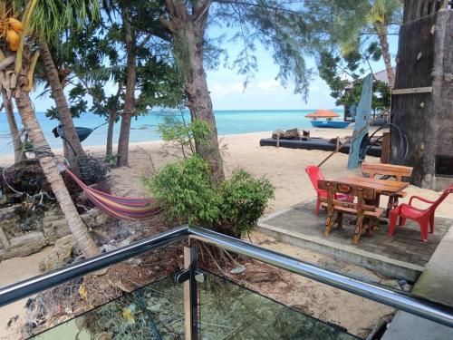 RIVER SIDE CHALET TIOMAN