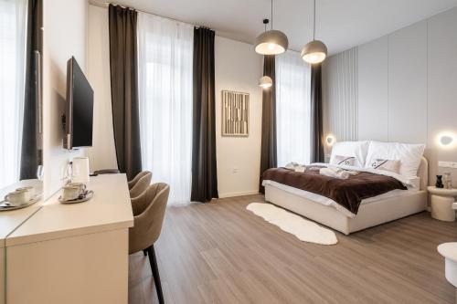 Oasis Luxe Boutique Suites by BQA 5