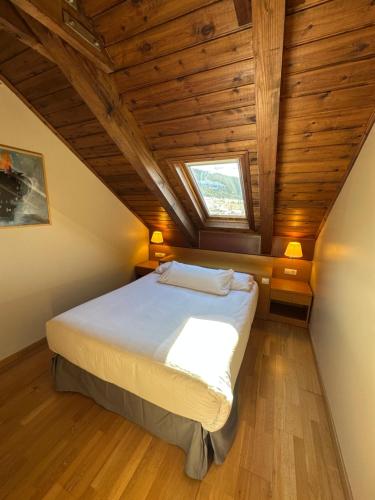 2 bedrooms, 4 beds