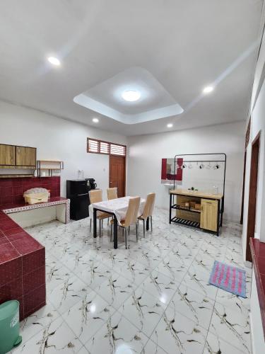 Ava Homestay Bengkulu - Miniatura 4