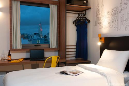room detail thumbnail 1