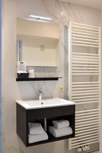 Double Room image 9