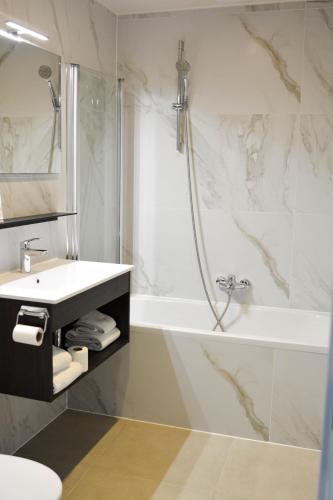 Double Room image 8