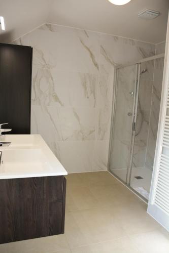 Double Room image 7