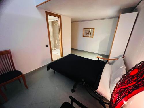 One-Bedroom Apartment image 5