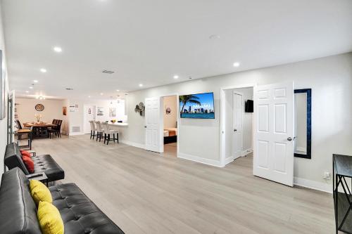 Luxury Villa with Heated Pool close to Beach in Hollywood, USA