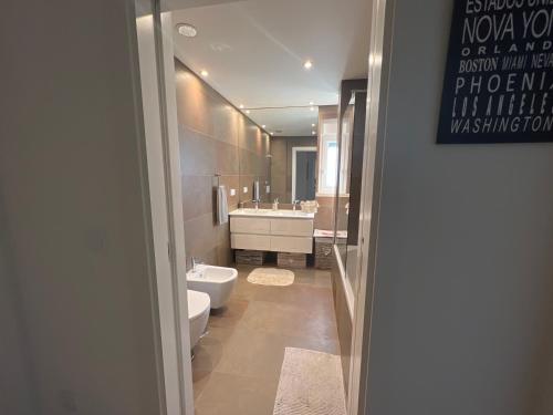 Modern Big Room with Balcony in New Apartment