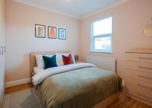 Spacious home 3 min from station