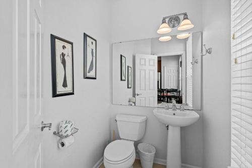 Comfortable 3BR Near Convention Center & Epic Park - image 10