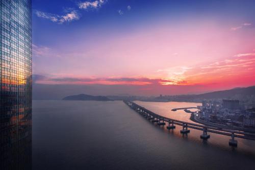 Park Hyatt Busan Room Type - 1 King Bed with Ocean View on a High Floor
