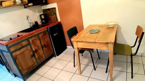 LA STATION 710 Gîte insolite entre Sioule et Sancy (LA STATION 710 Gite insolite entre Sioule et Sancy) in Les Ancizes-Comps