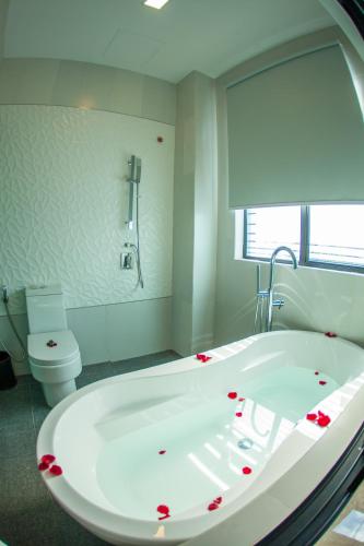 Bathroom, Bzz Hotel Skudai near Kolej Selatan