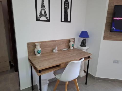 One-Bedroom Apartment image 7