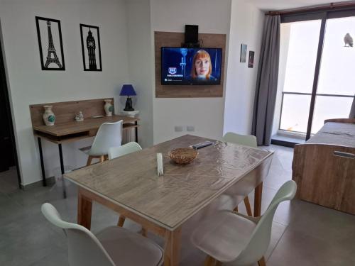 One-Bedroom Apartment image 6