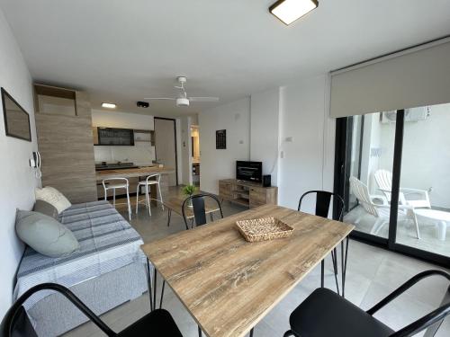 One-Bedroom Apartment image 4