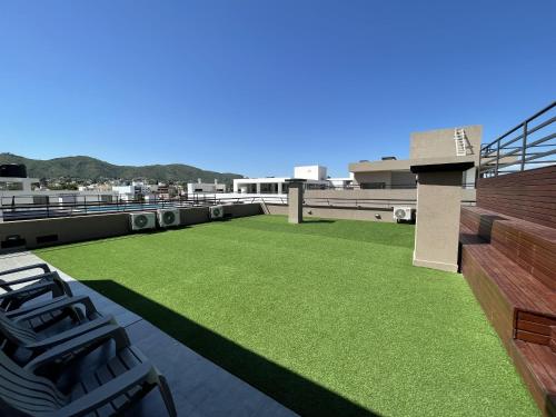 One-Bedroom Apartment image 1