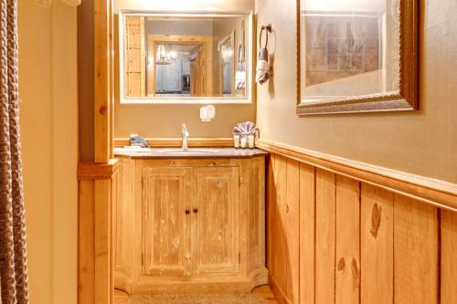 Spacious Hillside Gatlinburg Retreat with Hot Tub! - image 37