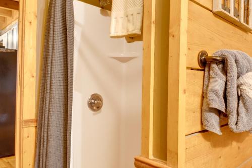 Spacious Hillside Gatlinburg Retreat with Hot Tub! - image 43