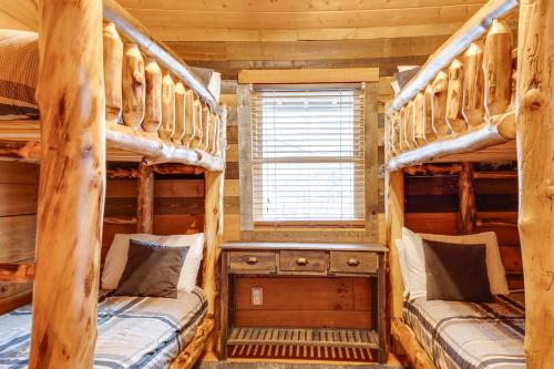 Spacious Hillside Gatlinburg Retreat with Hot Tub! - image 33