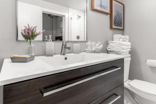 Spacious 2BR Retreat Perfect for Tropicana Events detail