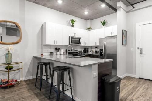 Spacious 2BR Retreat Perfect for Tropicana Events detail