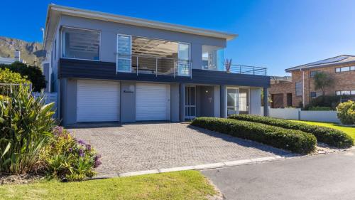 164 at Beach Road - large family home with ocean views