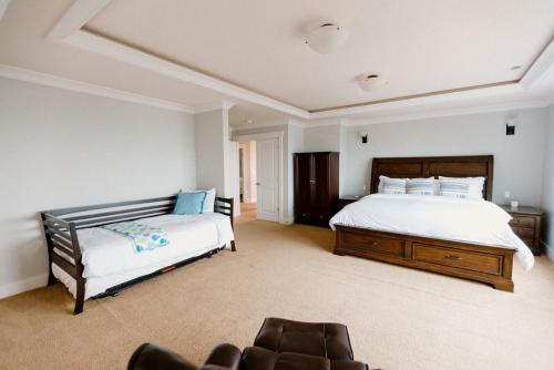 Ocean Views, Spacious Getaway, 5BR, Hot Tub, Sleeps 16, Lincoln City (zdjęcie 7)
