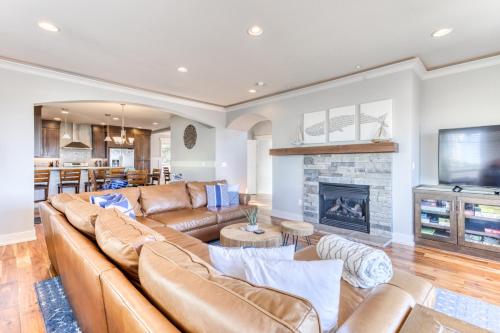 Ocean Views, Spacious Getaway, 5BR, Hot Tub, Sleeps 16, Lincoln City (zdjęcie 11)