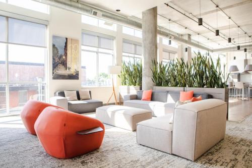 บริการและสิ่งอำนวยความสะดวก, Luxury East Side Studio Apt Near Brady St with Balcony near พิพิธภัณฑ์ศิลปะการตกแต่ง วิลล่าเทอร์เรซ