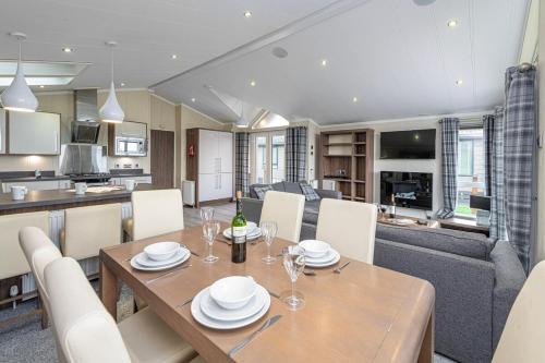 Stables 30, 3 Bed Luxury Lodge at Hafan y Mor, Pwllheli (foto 10)