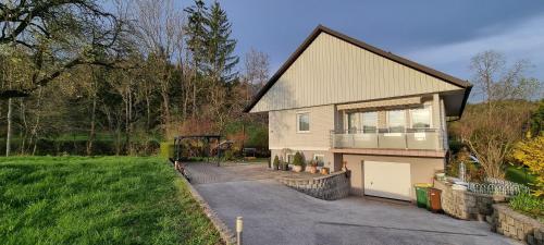 Apartma in the countryside under Storžič (Apartma in the countryside under Storzic) in Trstenik