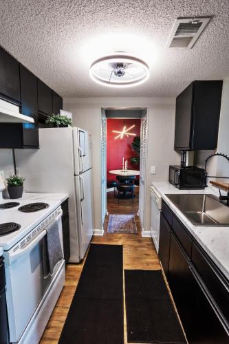 Modern condo closest to the University of SC - image 8
