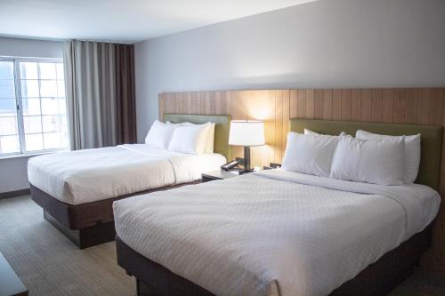 Queen Room with Two Queen Beds - Hearing Accessible