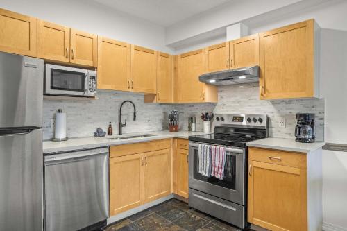 Charming & Cozy 1-Bedroom Retreat, Canmore (photo 8)