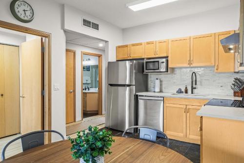 Charming & Cozy 1-Bedroom Retreat, Canmore (photo 9)