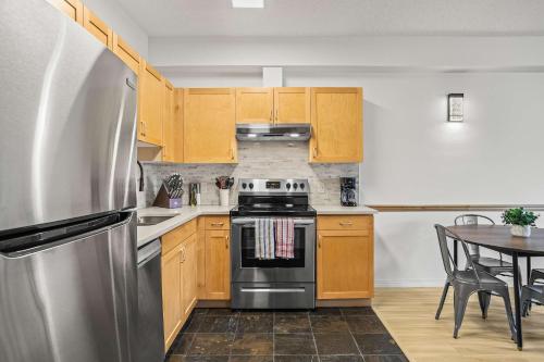 Charming & Cozy 1-Bedroom Retreat, Canmore (photo 10)