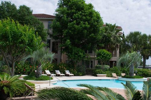 Luxury Fully Furnished Apartments by NASA and Kemah Boardwalk - image 10