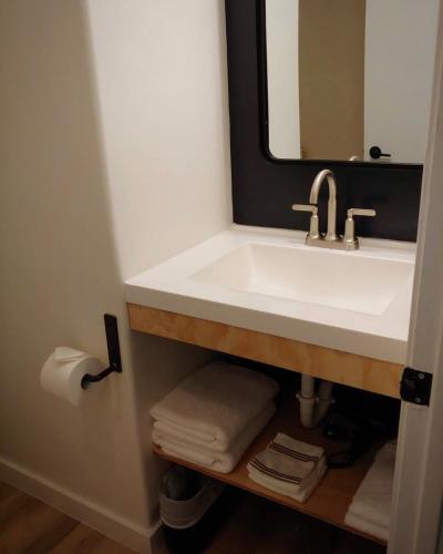 Queen Room with Spa Bath