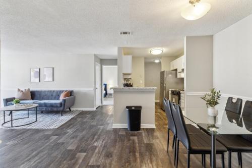 Park At London F4 I Spacious 2 Bed 2 Bath detail
