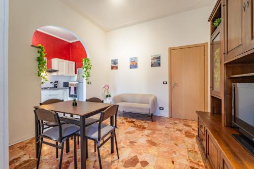 設施, Casa Lungogesso in 庫內奧