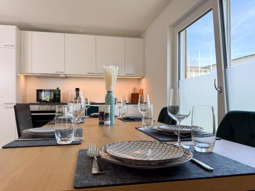 مطبخ, BeSSa Homes Deluxe Apartment 6 Personen Klima Garten King Size Betten in Freilassing