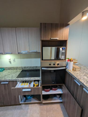 廚房, Entire house, space and comfortable in 馬里亞諾羅克阿隆索