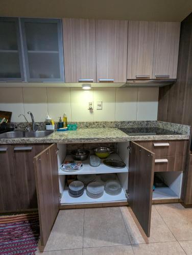 廚房, Entire house, space and comfortable in 馬里亞諾羅克阿隆索