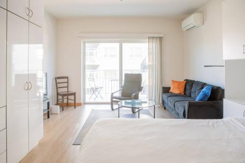 Flexhome East Side Studio R6 - Brady Fiserv Balcony in Milwaukee, USA