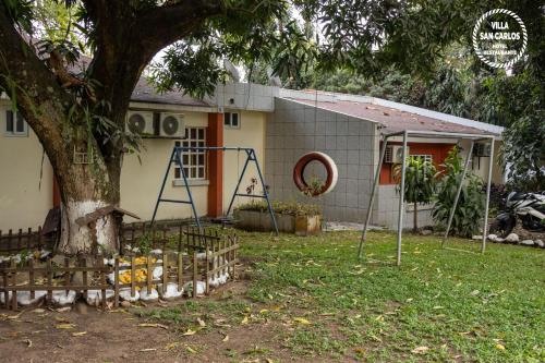 Kert, Villa San Carlos in Retalhuleu